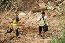 Tiếp bước cho học sinh nghèo vượt khó, học giỏi tới trường